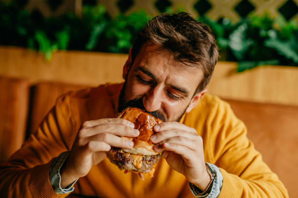 چند وعده در روز غذا بخوریم؟