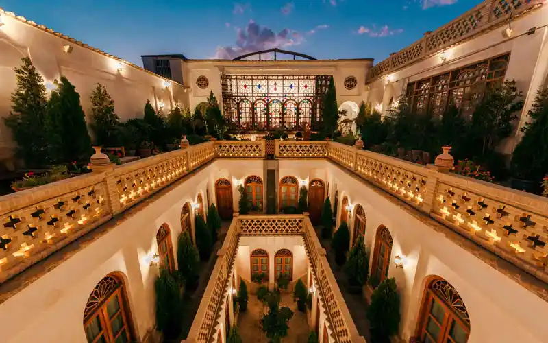 عمارت قصر منشی