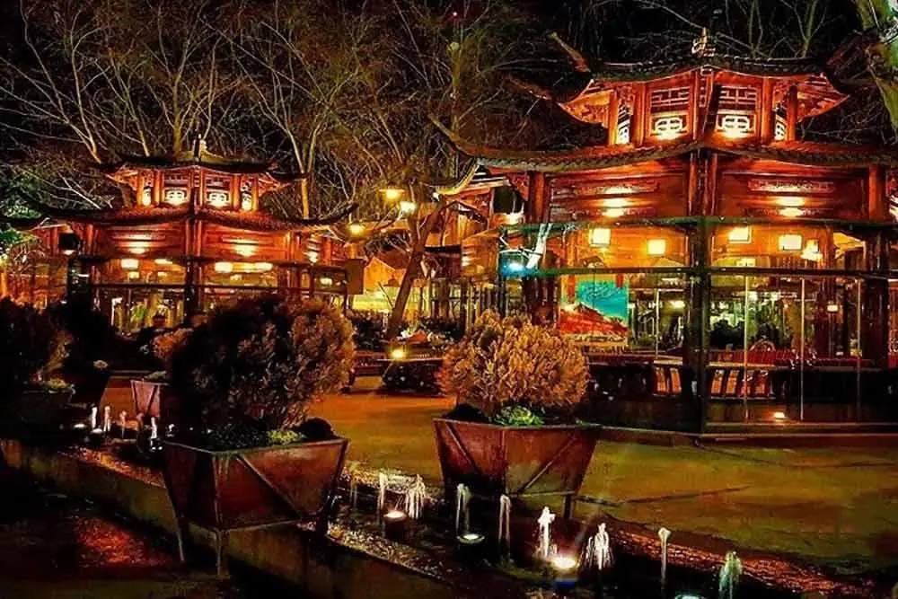 رستوران شب&zwnj;نشین